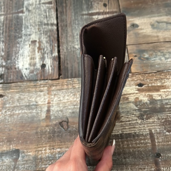 Louis Vuitton Damier Ebene Pattern Sarah Wallet - Picture 8 of 10